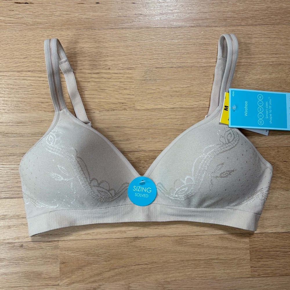 Barely There Wirefree Bra Size Medium NEW WITH TAGS